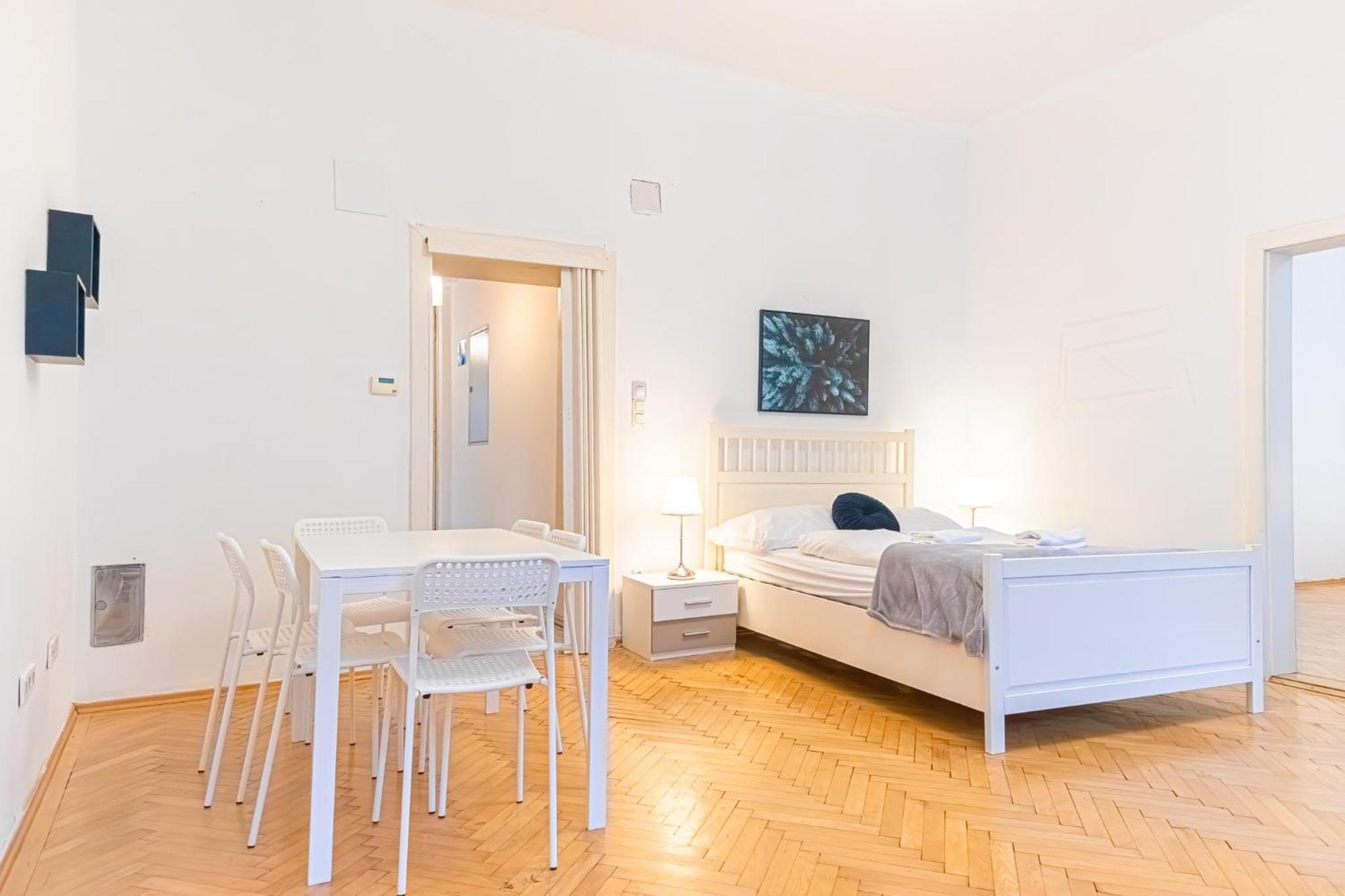 Appartement Deluxe 3br Apt. Wiener Stadthalle - Suitable For Longstays
